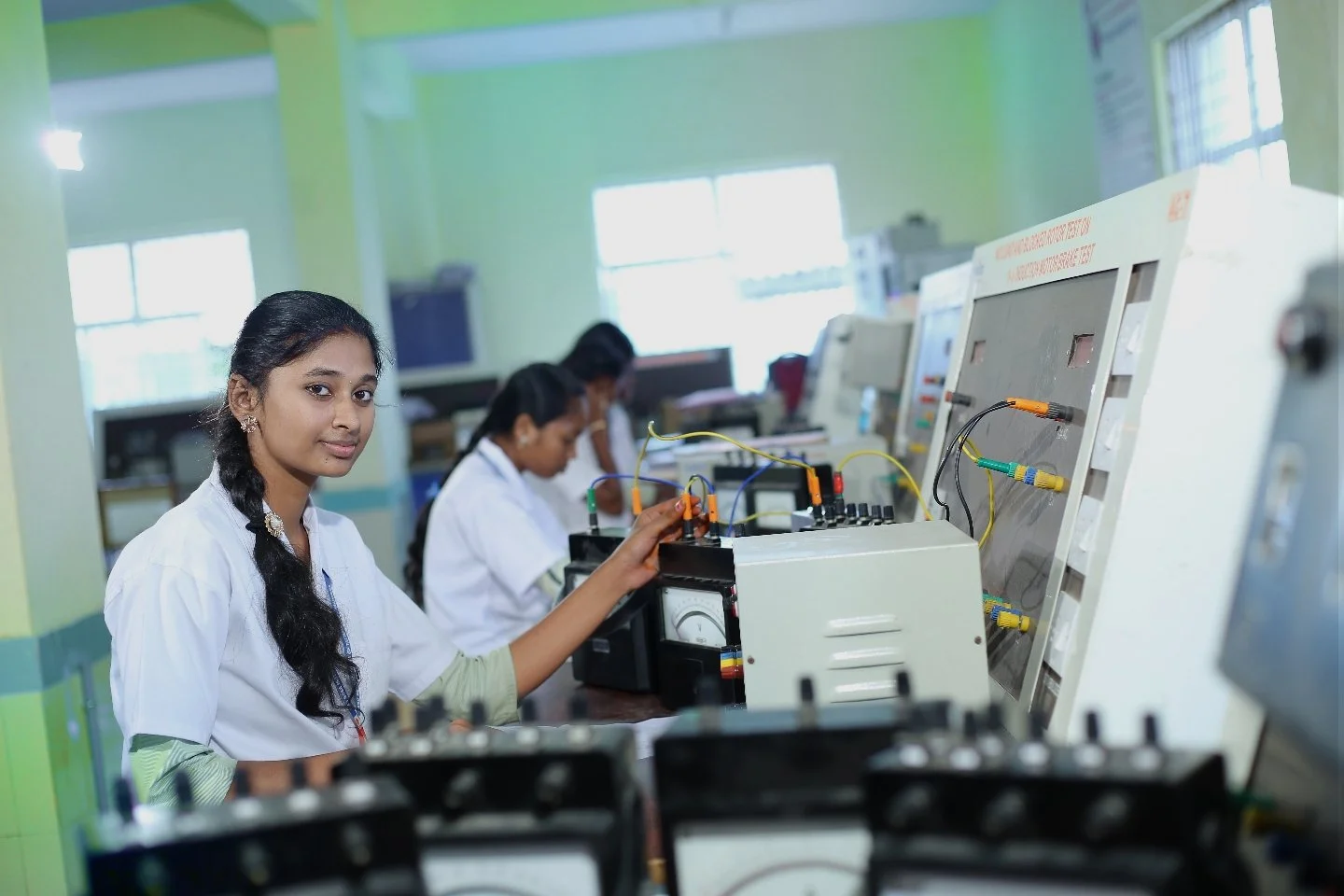 ABIT students in the laboratory